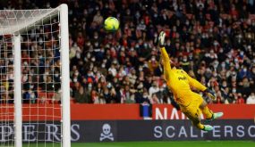 إشبيلية يهزم أتلتيكو ويواصل مطاردة ريال مدريد 