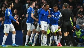 إيفرتون يحول النتيجة ضد أرسنال في وقت قاتل 