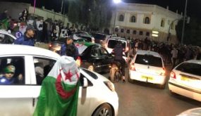 احتفالات فى شوارع الجزائر احتفالا بالفوز بكأس العرب.. فيديو