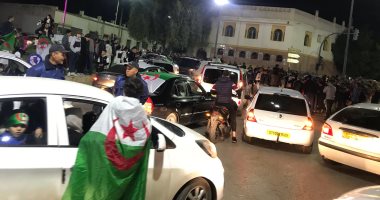 احتفالات فى شوارع الجزائر احتفالا بالفوز بكأس العرب.. فيديو
