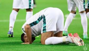 الأهلي يخسر مهاجمه عمر السومة 