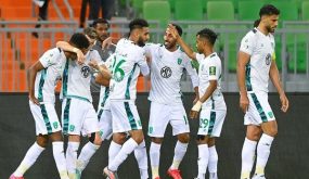 الأهلي يقضي على حامل اللقب ويتأهل لمواجهة الشباب 