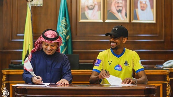 النصر يجدد عقد الخبري