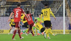 بايرن يتفوق على دورتموند ويبتعد إلى القمة 