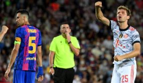 بسبب ميسي ، مولر يهدد برشلونة 