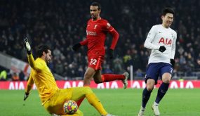 توتنهام يتغلب على آثار "كورونا" ويفرض التعادل على ليفربول 