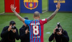 داني ألفيس يتصدر قائمة رحيل برشلونة للسعودية 