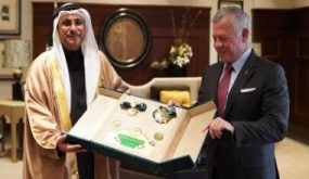 رئيس البرلمان العربى يسلم ملك الأردن وسام القائد 