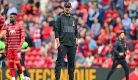 لن يوقع ليفربول على اللاعبين الرافضين لقاح كورونا 