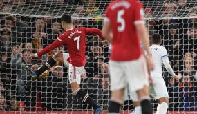 مانشستر يونايتد يستعيد انتصاراته .. ويطارد أرسنال 