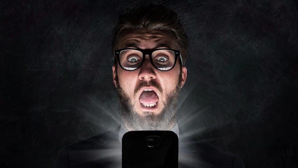 ممثلة بريطانية تشعل الاتصالات .. ميزة “التنصت” على iPhone