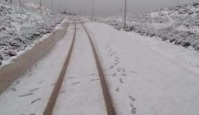 مناطق الجبل الأخضر تتوشح بالأبيض.. الثلوج تغطى شرق ليبيا