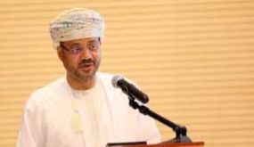 وزير الخارجية العماني يبحث مع نظيره البريطانية قضايا إقليمية والدولية