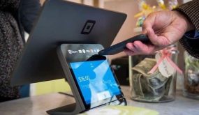 آبل تخطط لإطلاق خدمة المدفوعات اللاتلامسية إلى آيفون
