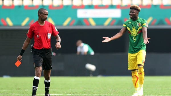 أمم إفريقيا.. بطولة "متواضعة" لطّخها قرار تحكيمي