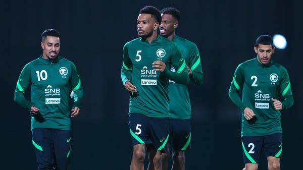 المنتخب السعودي يبدأ أولى تدريباته استعداداً لعمان