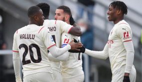 ميلان يعبر البندقية بثلاثية ويتصدر الدوري الإيطالي مؤقتًا 