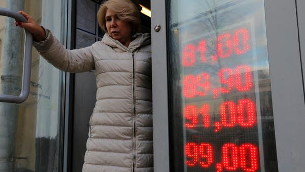 انهيار الروبل الروسي أمام الدولار.. هبط بأكثر من 41%