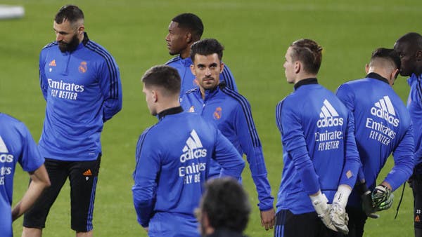 حارس ريال مدريد يتأثر بالغزو الروسي.. واللاعبون يواسونه