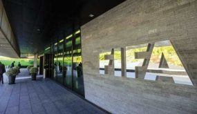 حظر العلم والنشيد.. الفيفا يمنع إقامة مباريات في روسيا