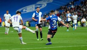 ريال مدريد يتعافى بثلاثية ألافيس