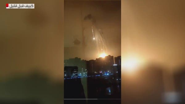 شاهد.. لحظة سقوط طائرة بمنطقة سكنية في كييف