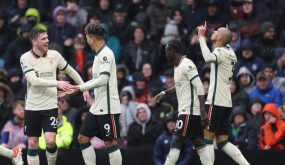 ليفربول يواصل مطاردة مانشستر سيتي بفوز شاق على بيرنلي