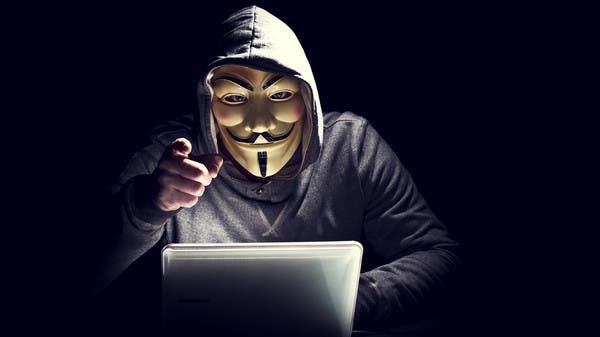 "أوقفوا الحرب".. أشهر هاكر على الإطلاق يلاحق الروس