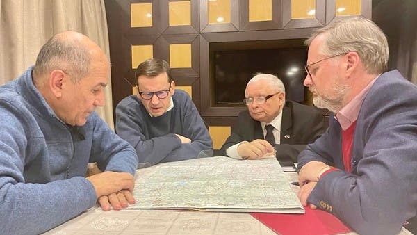 بحثا عن تسوية.. رؤساء وزراء بولندا وتشيكيا وسلوفينيا وصلوا كييف بالقطار     