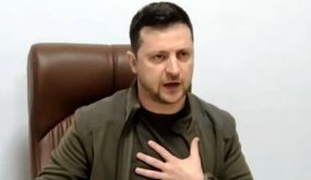 زيلينسكي يتهم موسكو بـ"هجوم" على ممر إنساني في ماريوبو