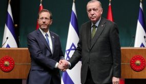 صورة من زيارة هرتسوغ استفزت الملايين وأخفتها صحف أردوغان