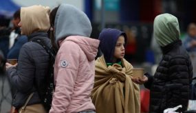 عدد اللاجئين الأوكرانيين يتخطى 4 ملايين.. ونصفهم ببولندا