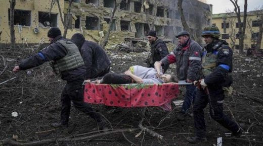 مدنيون عالقون تحت ركام ماريوبول.. وروسيا "35 ألفا غادروها"