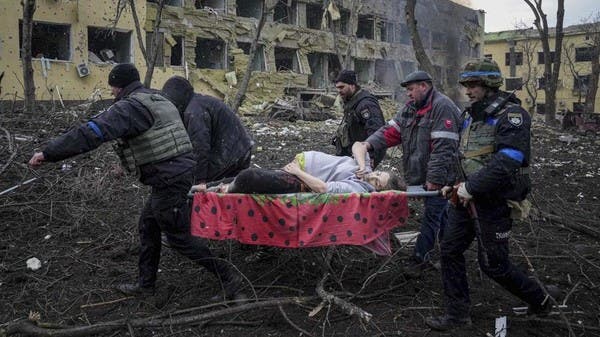 مدنيون عالقون تحت ركام ماريوبول.. وروسيا "35 ألفا غادروها"