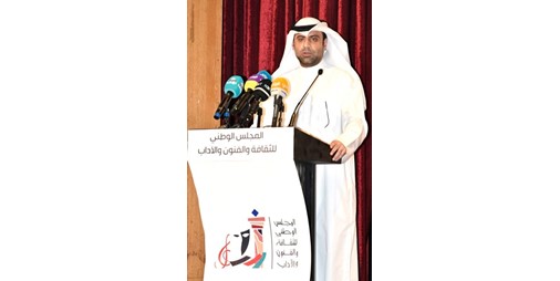 وزير الإعلام والثقافة المسرح الكويتي في قلب