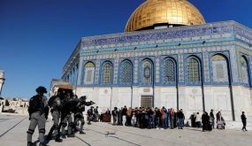 إصابة 8 فلسطينيين باشتباكات مع قوات إسرائيلية في المسجد الأقصى
