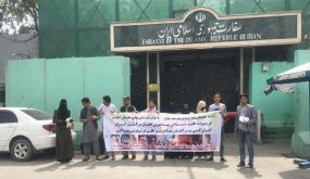 احتجاجات في كابل على سوء معاملة إيران للاجئين الأفغان