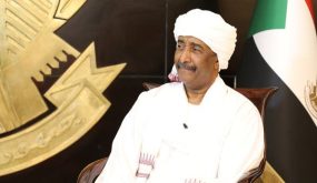 رئيس البعثة الأممية يتدخل بشكل سافر بالشأن السوداني