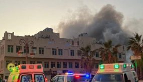 مشاهد مروعة لحريق هائل في سوق المباركية الشهير بالكويت