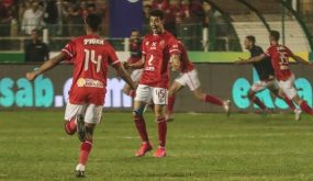 الأهلي يقلب تأخره إلى فوز على إنبي