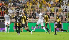 الاتحاد يصطدم بالطائي في مواجهة الصدارة والبقاء
