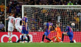 برشلونة ينفي التواصل مع وكيل أعمال ليفاندوفسكي