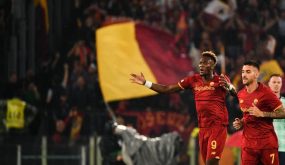 روما يضرب موعداً مع فينورد في نهائي دوري المؤتمر