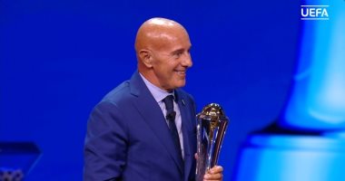 جوائز الأفضل فى أوروبا.. أريجو ساكي يتوج بجائزة رئيس الاتحاد