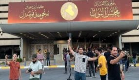 رويترز: 20 قتيلا ومئات الجرحى حصيلة الاشتباكات المسلحة في العراق