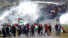 اشتباكات بين الفلسطينيين وقوات الاحتلال في مناطق متفرقة بالضفة الغربية
