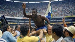 الأسطورة البرازيلية بيليه يدافع عن فينيسيوس جونيور بعد اتهامات العنصرية