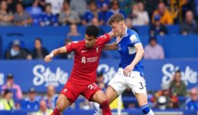 تعادل مثير بين ليفربول وإيفرتون في مباراة الفرص الضائعة بالدوري الإنجليزي