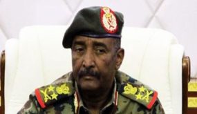 البرهان يرحب بتعيين الولايات المتحدة سفيرا لها لدى السودان ويتسلم أوراق اعتماده