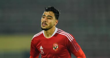 الأهلي يدرس سفر أكرم توفيق للتأهيل فى قطر بعد جراحة الصليبي